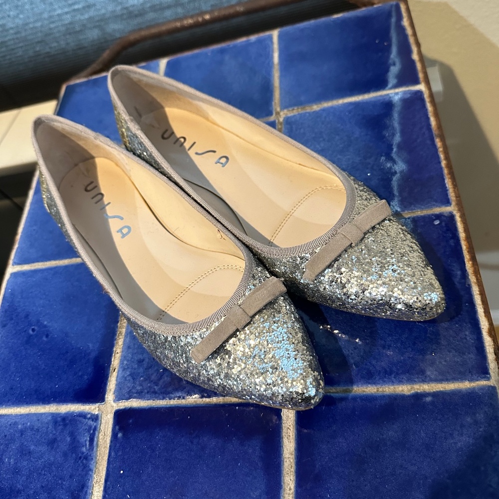 Silver Ballet Flats by Unisa / Glittering with Bows / 8M
